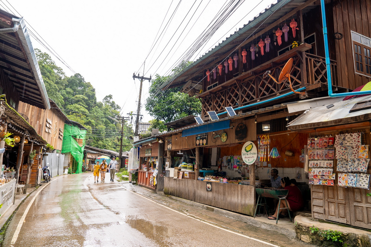 Mae Kampong Village