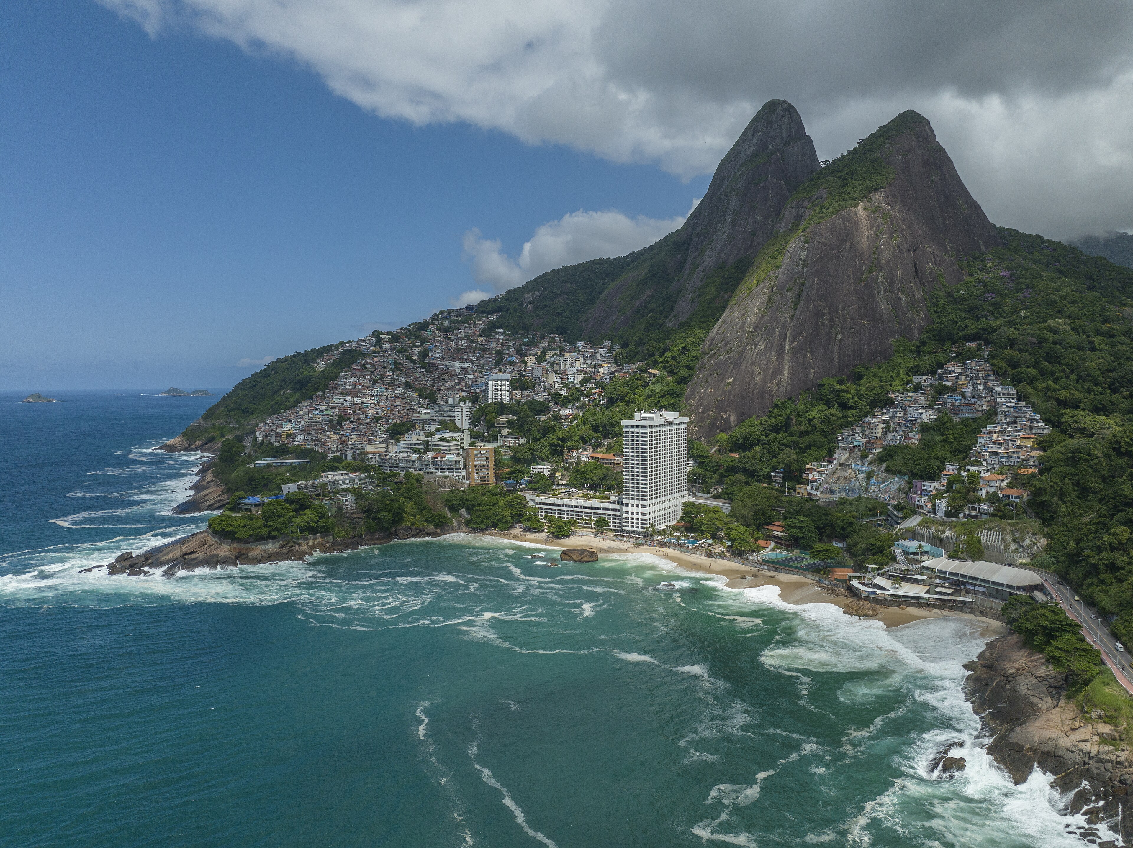 Morro Dois Irmaos