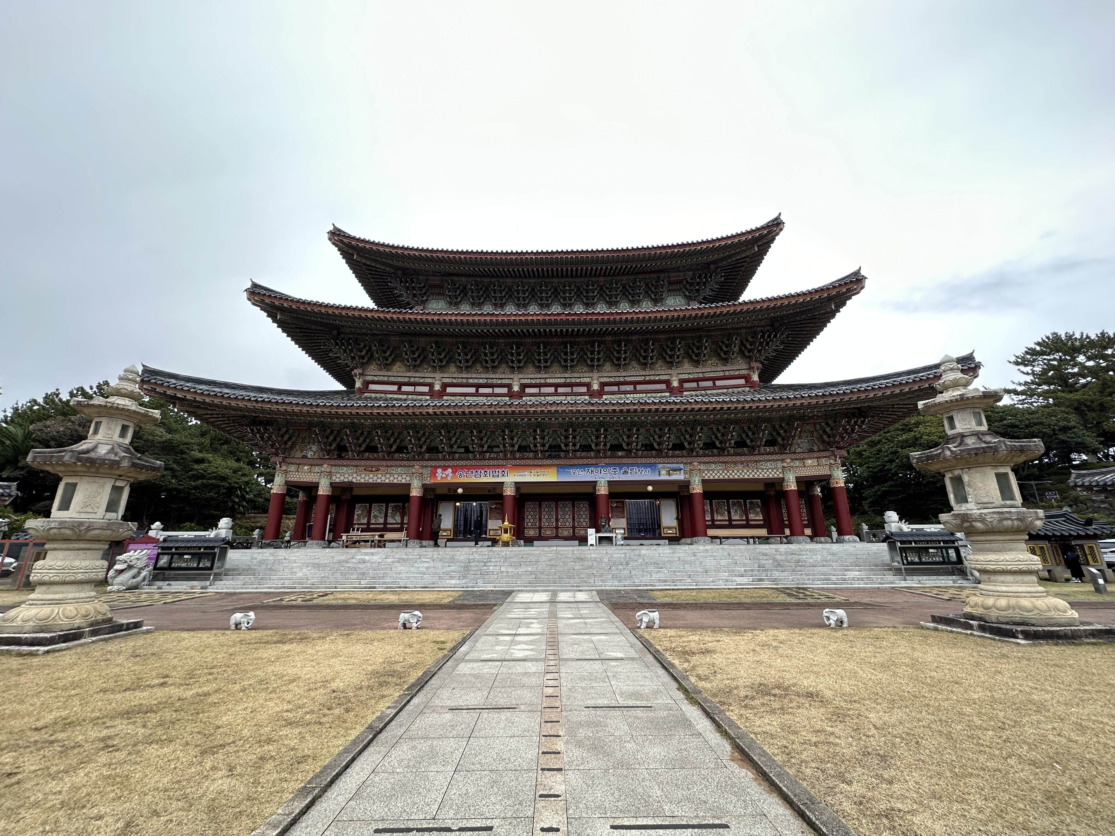 Yakchunsa Temple