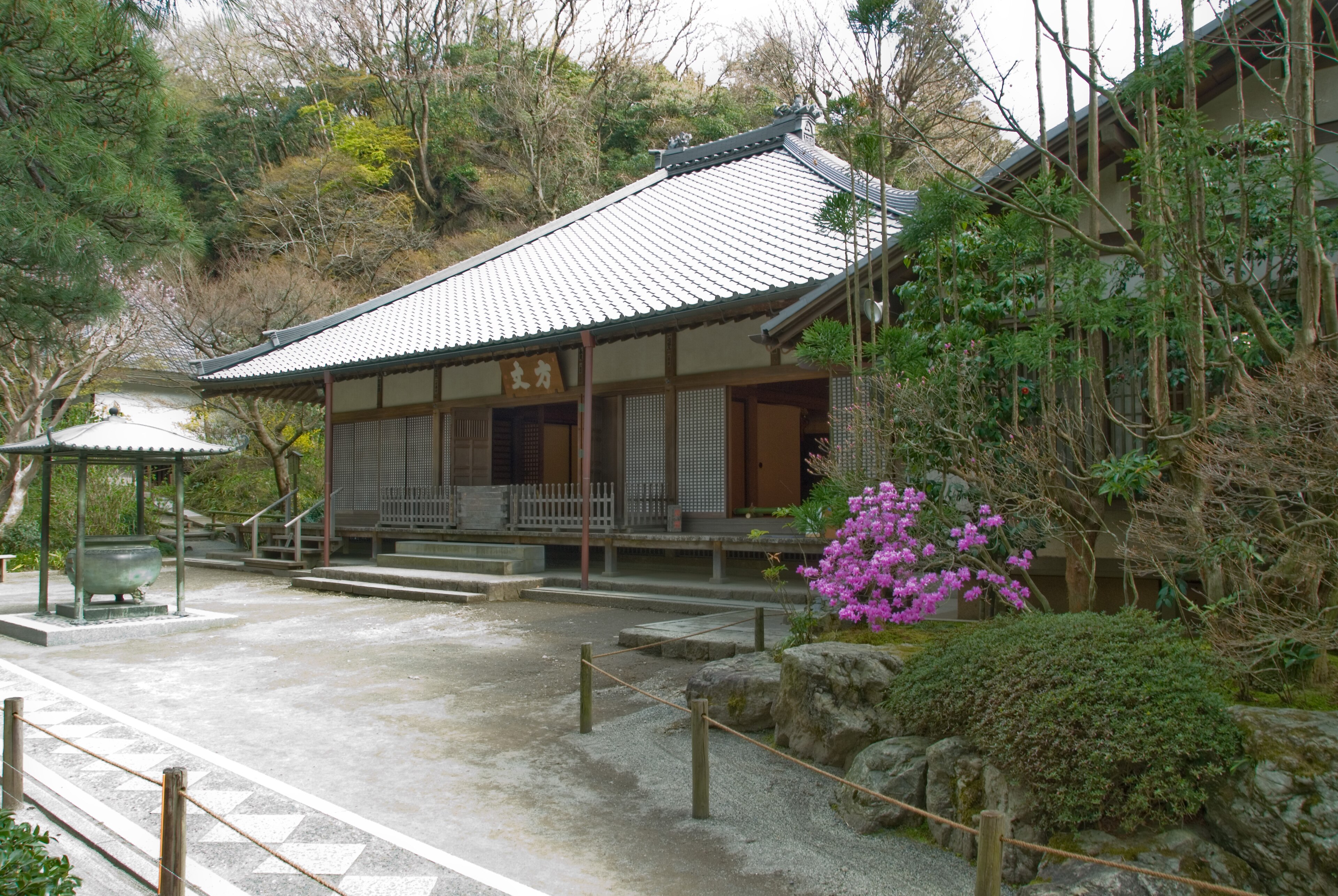 Meigetsuin (Hydrangea Temple)