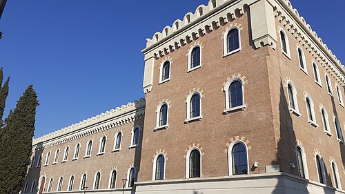 Piazzale Castel San Pietro