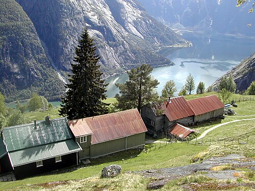 Kjeasen Mountain Farm