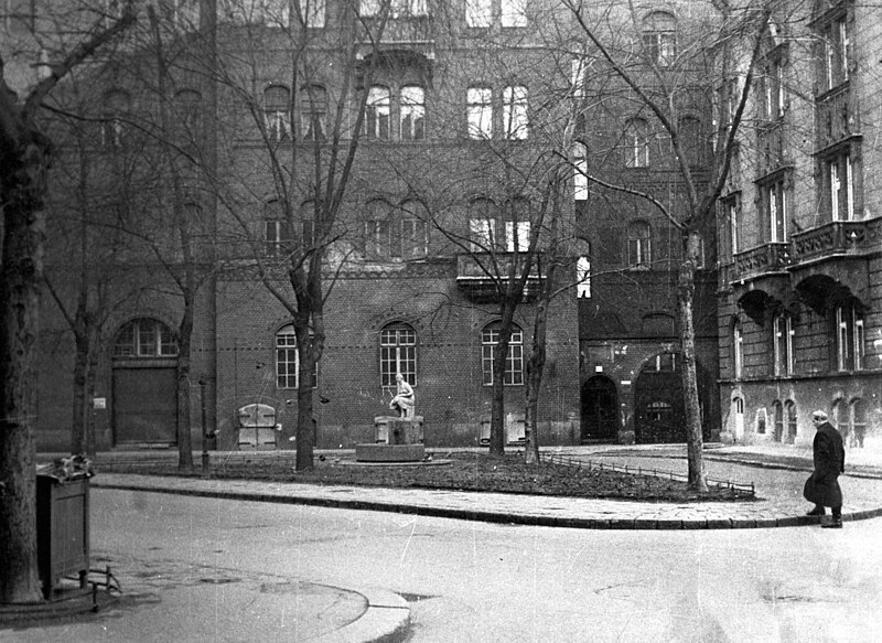 Mikszáth Kálmán tér