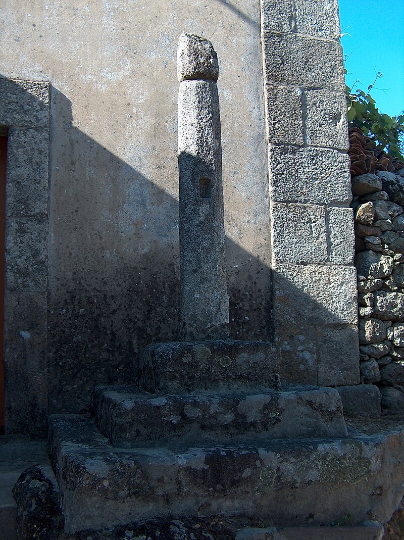 Pelourinho de Couto de Esteves