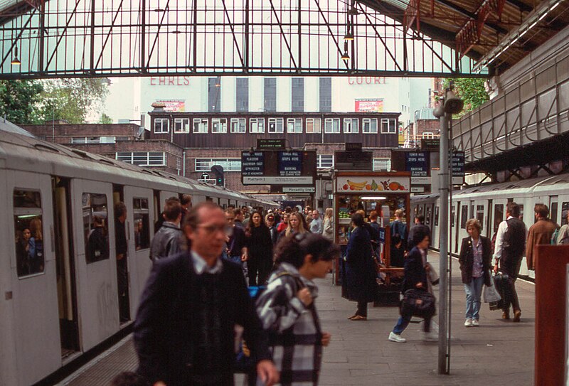 Earl's Court tube station