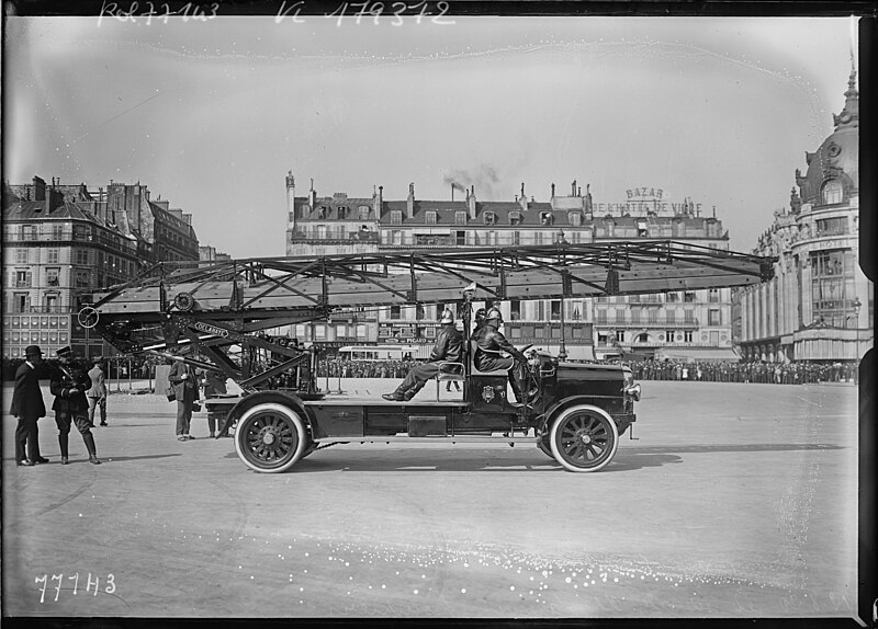 place de l'Hôtel-de-Ville - Esplanade de la Libération