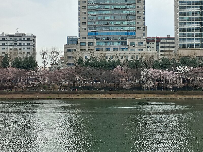 Seokchon Lake Park