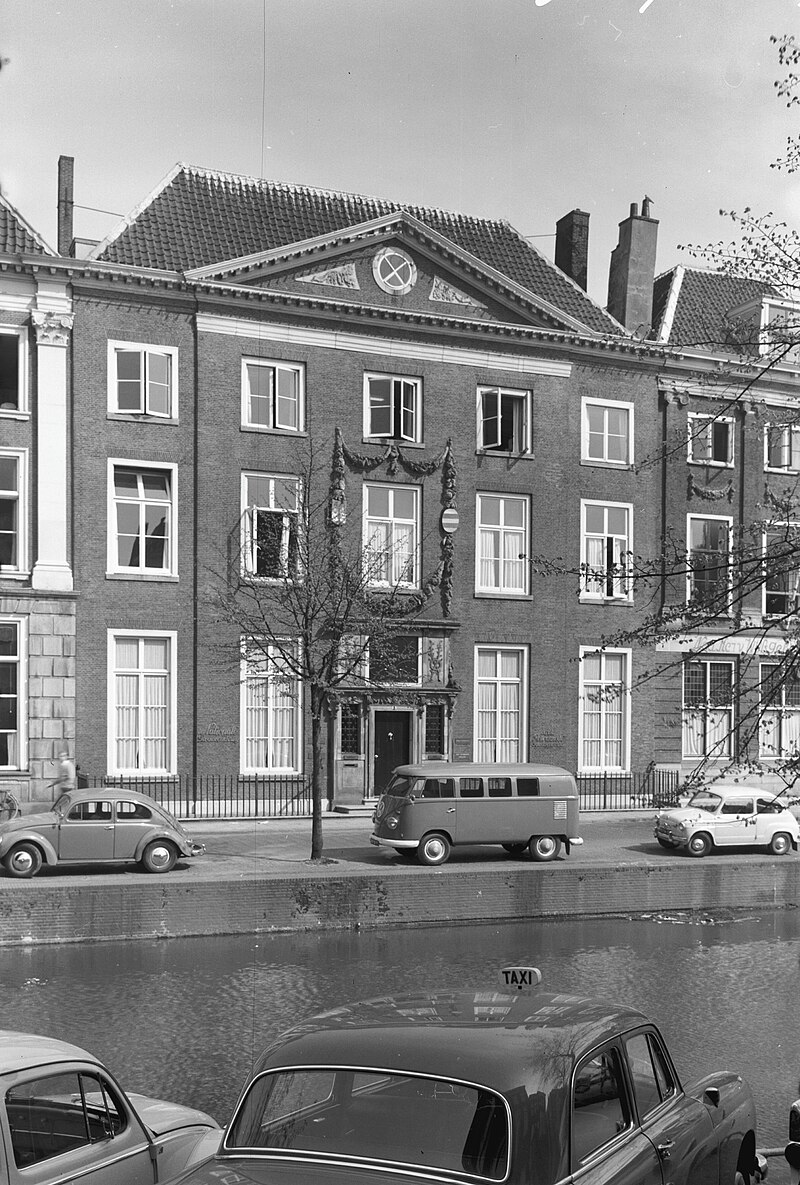 Rapenburg 8