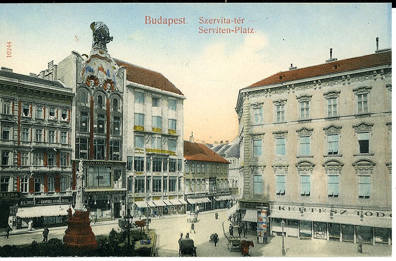 Szervita Square