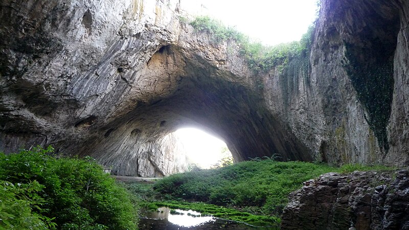 Devetashka cave