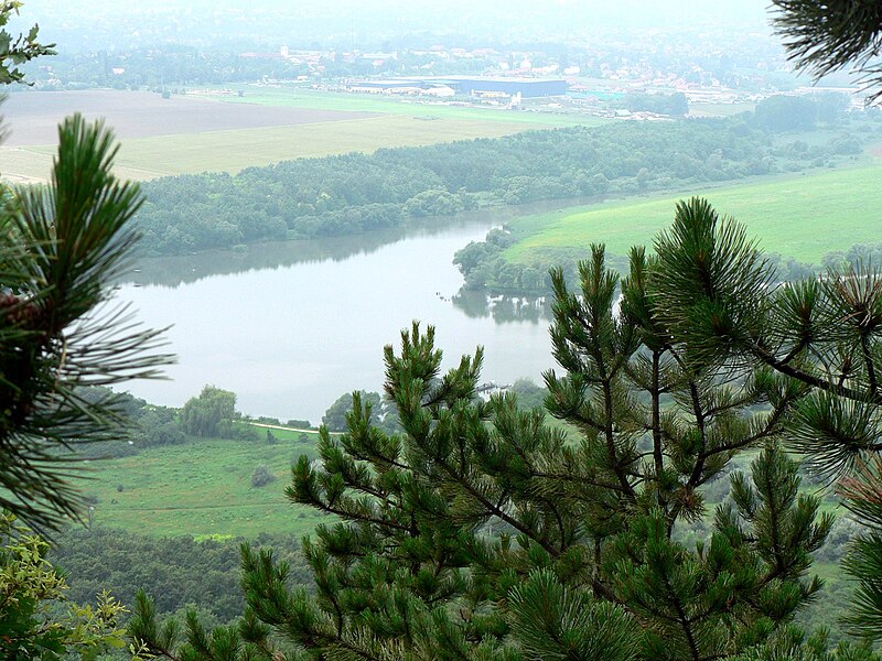 Határrét reservoir