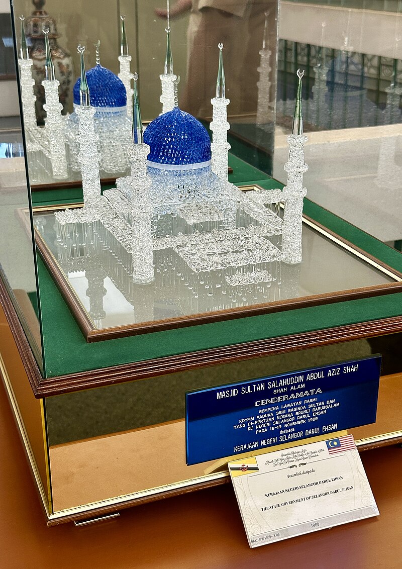 Sultan Salahuddin Abdul Aziz Mosque