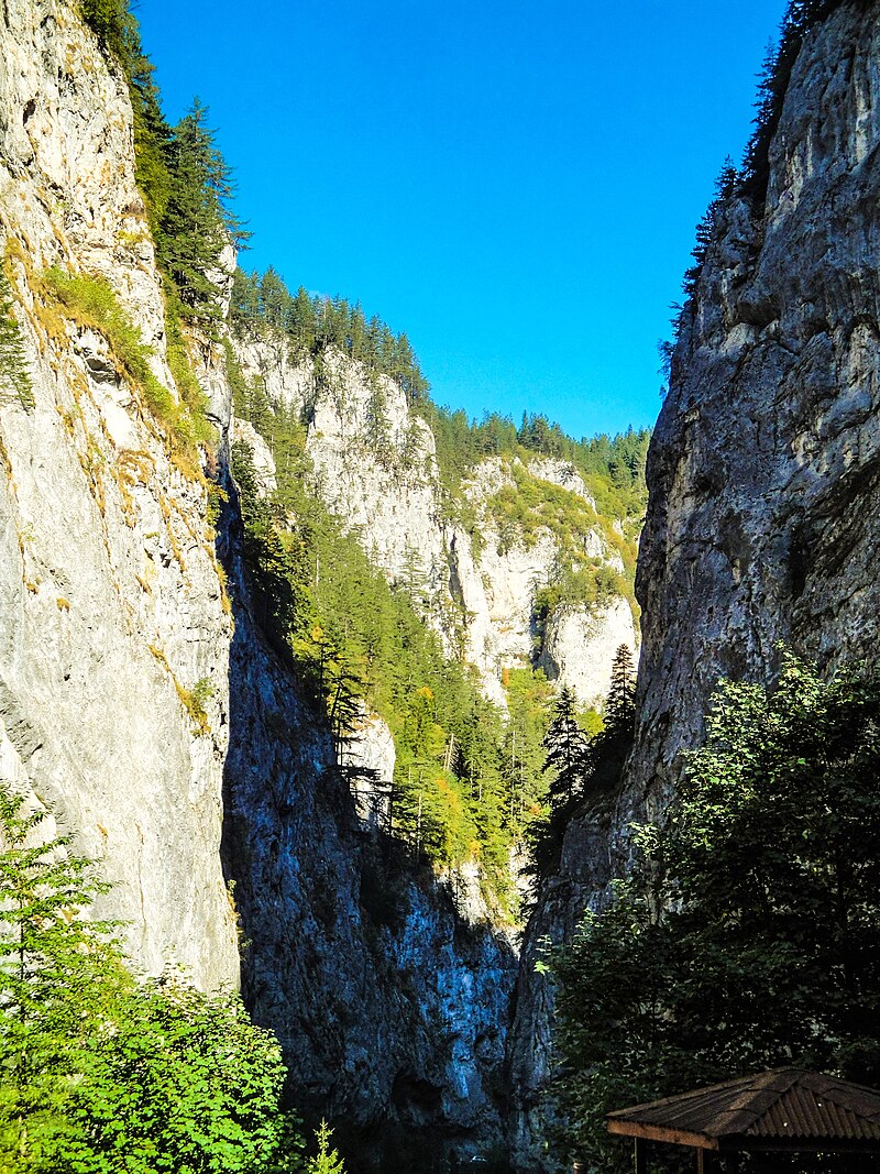 Trigrad Gorge
