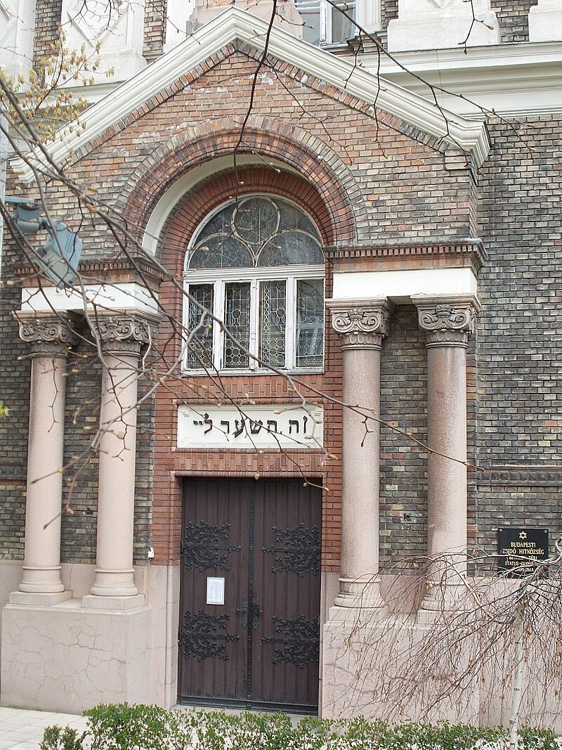 Bethlen Square Status-Quo Ante Synagogue, Budapest
