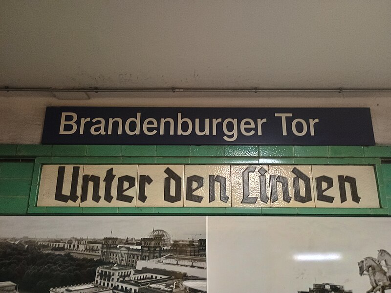 Berlin Brandenburger Tor station