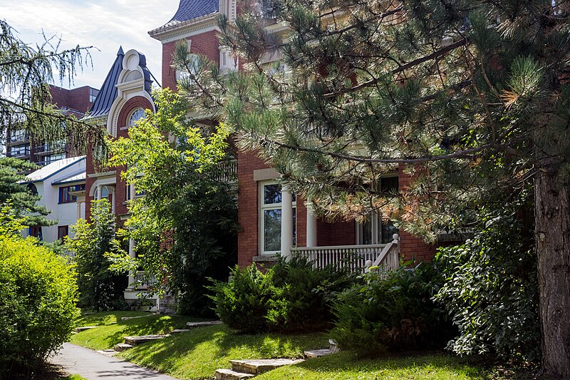 304-312 Queen Elizabeth Driveway