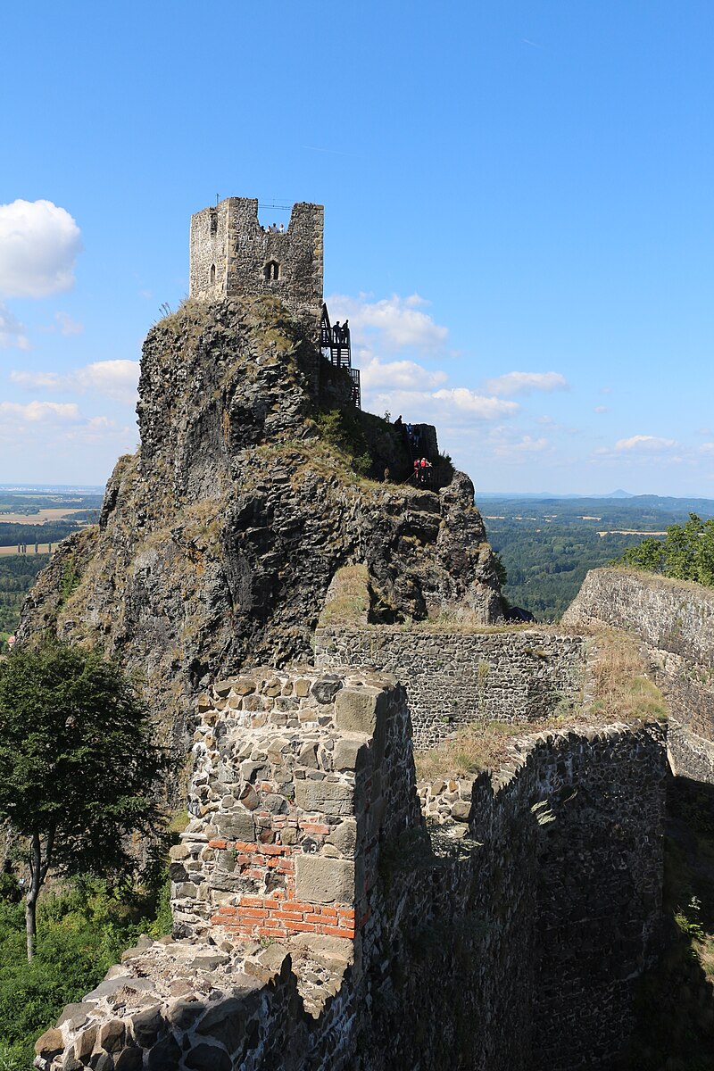 Trosky Castle
