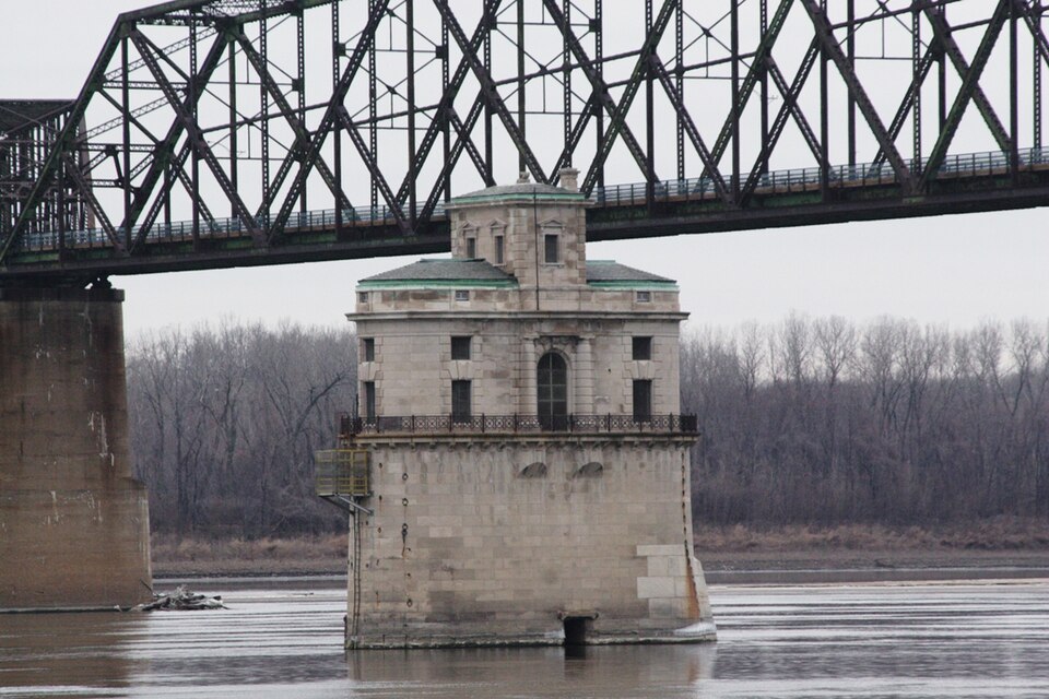 Chain of Rocks Bridge