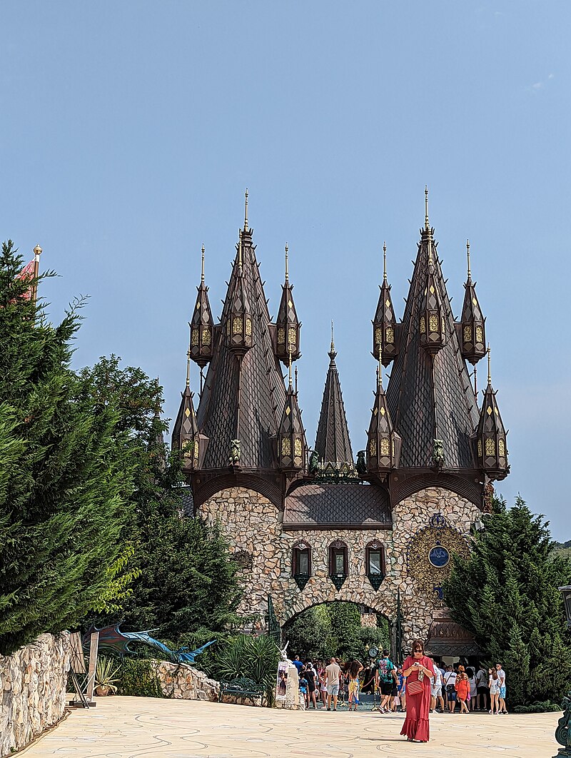 Ravadinovo Castle