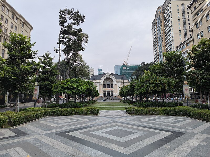 Lam Sơn Square
