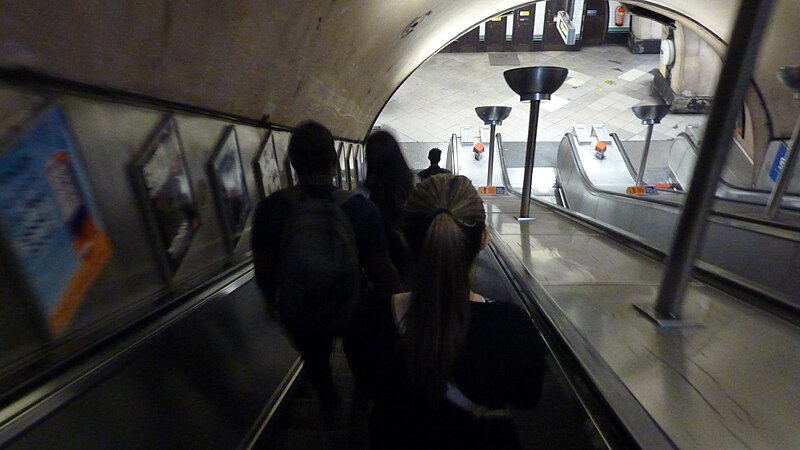 Tooting Broadway tube station