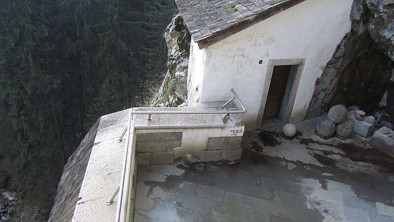 Predjama Castle