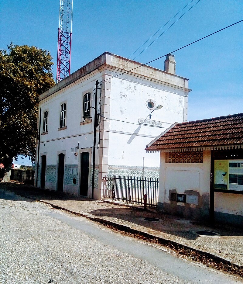 Mexilhoeira Grande railway station